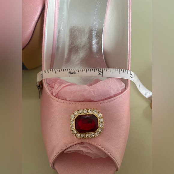 Custom Made pink Disney heals size 5 BNIB - Picture 3 of 10